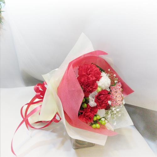 母の日プレゼントにカーネーションをあしらった花束ブーケ 母への想い