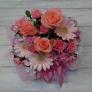 ピンクバラをあしらったアレンジメント「可憐」