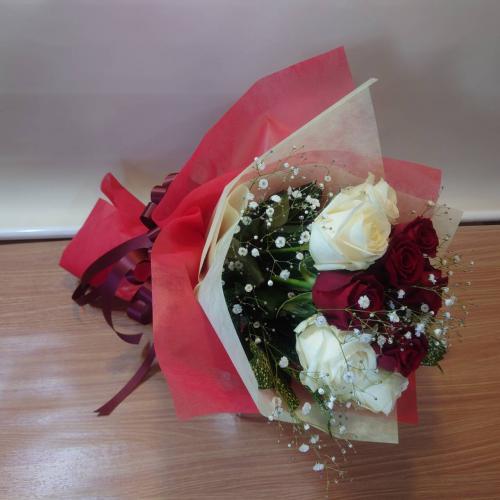 薔薇をあしらった花束ブーケ「cute/キュート」