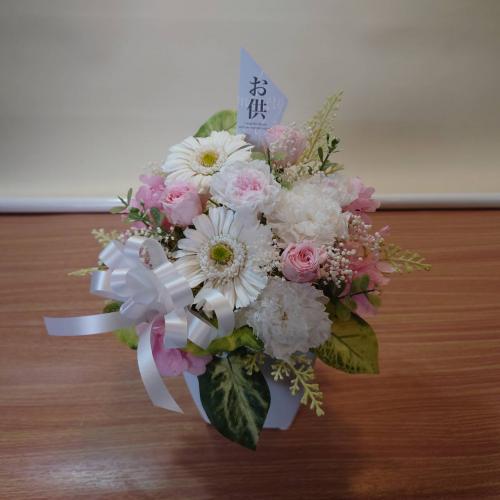 優しい色合いのお供えプリザーブドフラワーアレンジメント