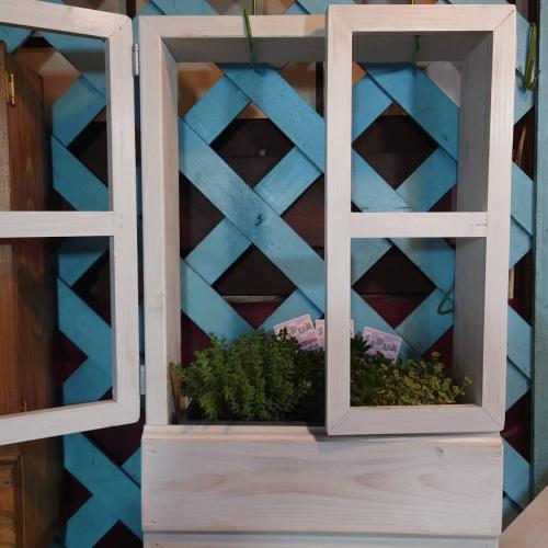 ハンドメイド「窓枠プランター/多肉植物.寄せ植え」ホワイト