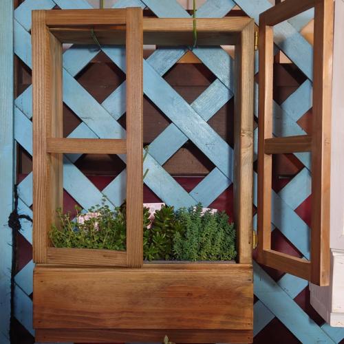 ハンドメイド「窓枠プランター/多肉植物.寄せ植え」ウォルナット