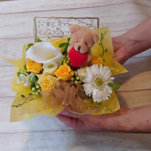 黄薔薇プリザーブドフラワーのジュエリーボックスアレンジメント「ラブベア」