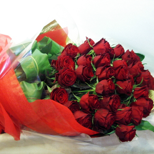 60本の赤薔薇をあしらった花束「還暦のお祝い」にもオススメ花束