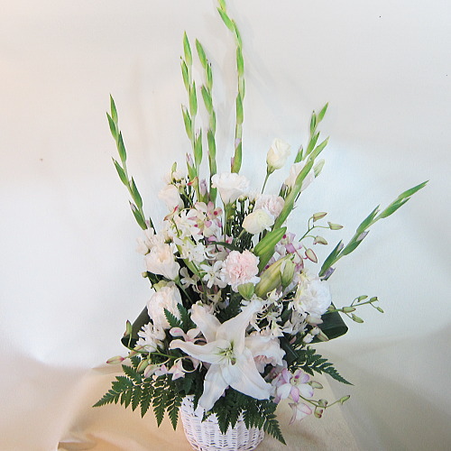 白花を中心にしたお供え花のアレンジメント「法事・法要のお供え花」