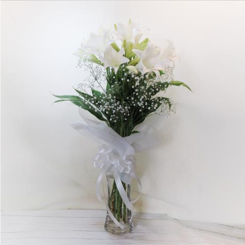 鉄砲百合 テッポウユリを取り合わせたお供え花束 花瓶もセットオススメです 49日 一周忌の法事 法要のお供え