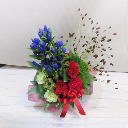 秋のお花「リンドウ・ワレモコウ」をあしらつたアレンジメント「季節の移り変り」