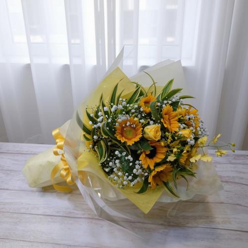夏のオススメ花束ひまわりをあしらった「光輝」