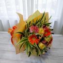 秋花「吾亦紅/ワレモコウ」をポイントした花束「秋風」