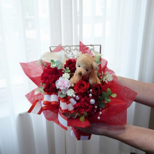 赤薔薇プリザーブドフラワーのジュエリーボックスアレンジメント「ラブベア」