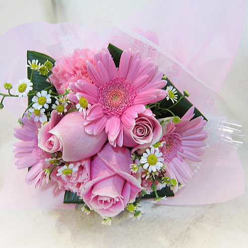 お見舞い花にオススメ ピンク系の薔薇 ガーベラをあしらったフラワーブーケ