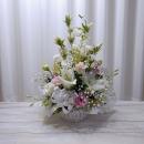 季節のお花をあしらったお供えアレンジメント/枕花・お供え花(リンドウを取り合わせ)